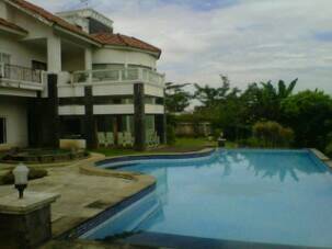 Rumah Dengan Pool Dan Backyard Luas Sentul City, Bogor 1