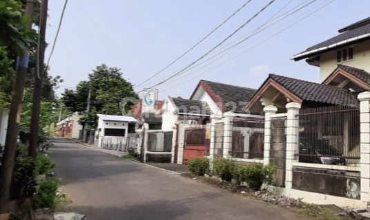 Rumah 3 Lantai Strategis Dekat Stasiun Depok 1