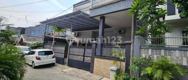 Strategic Location of a 2-Story House in Kelapa Gading, Gading Pratama V, North Jakarta 1