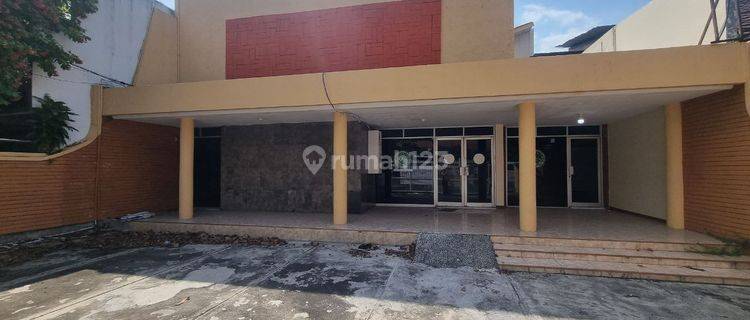 Disewakan Rumah Istimewa 16 Ruangan Di Jl Kramat Jakarta Pusat 1