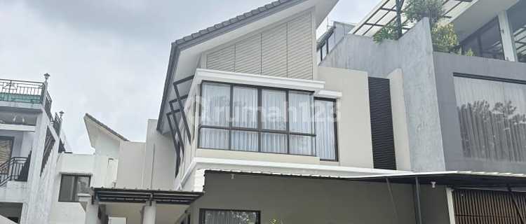 Disewakan Rumah Bagus, Lingkungan Asri, Siap Huni, di Serenade Lake di Gading Serpong 1