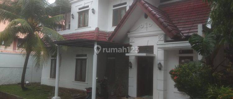 Rumah 2 Lantai Semi Furnished Dekat Kampus Uin Jakarta 1