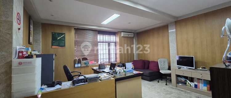 Strategic 3-Storey Shophouse at Setrasari Mall Bandung 1