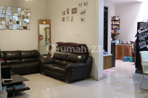 Well-maintained house for sale. Below bank appraisal in Batununggal. 1