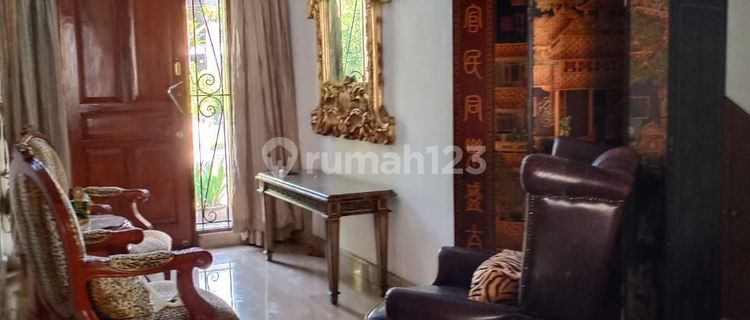 Spacious house with many rooms in Mekarwangi. 1