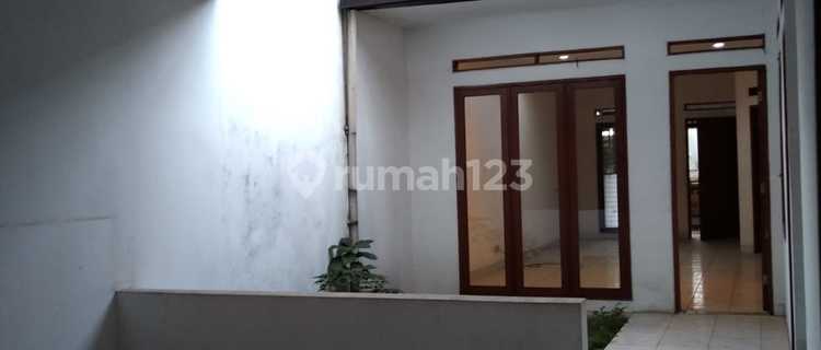 Minimalist House in Batununggal, Mulia Raya, Bandung 1
