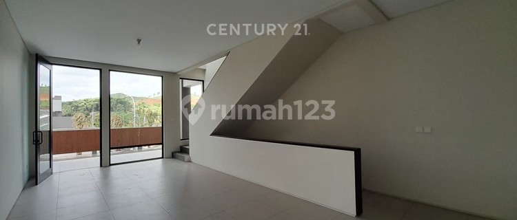 Strategic 3-Story Shophouse in Sasakirana, New Parahyangan City 1