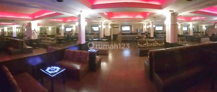 Lokasi Strategis dalam kompleks Setra Sari Mall 1