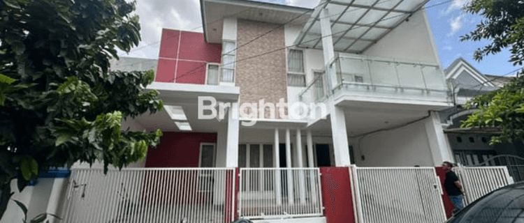 Rumah Minimalist Full Furnish terawat 2 lantai split level di Deltasari 1