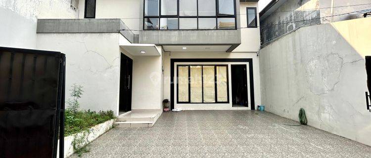Rumah Di Tebet Dalam, Akses Jalan 1 Mobil, Area Komersil  1