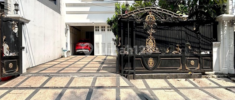 Luxury House Ready to Live Strategic Location Can Be Used for Office 1