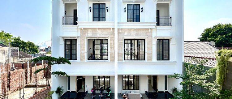 Mampang Prapatan - American Classic Townhouse, Brand New House 1