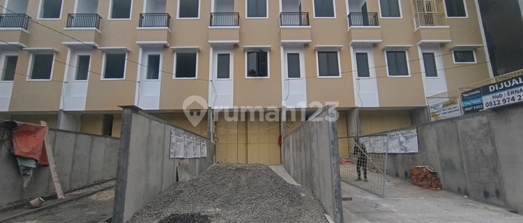 New 4-Story Jelambar House 1