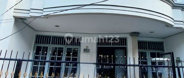 Cape Cod style house ready to move in 1