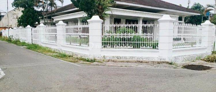 Rumah Hook Luas Nyaman Deket Hotel Alila Solo 1