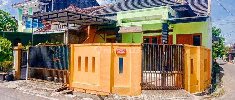 Rumah Hook Bagus Lingkungan Nyaman dekat ke Tol Klodran 1