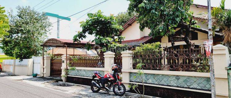 Rumah 2lt Nyaman dan Luas dekat Solo Square di Solo Kota 1