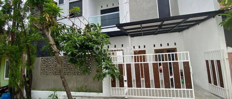 Rumah Cantik 2 Lantai Furnish dekat Luwes Gentan  1