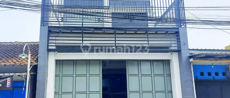 Strategic 2-Story House Near Gondangrejo Toll Road 1