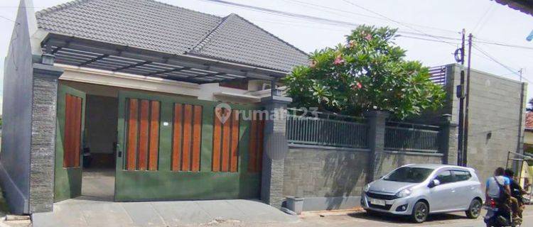 Rumah Mewah Full Furnish Dan Kolam Renang Di Sumber Solo 1