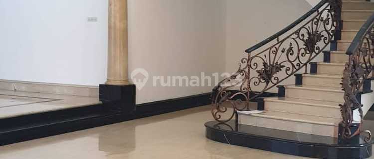 Rumah di Kelapa Gading, 2 Lantai, SHM 1