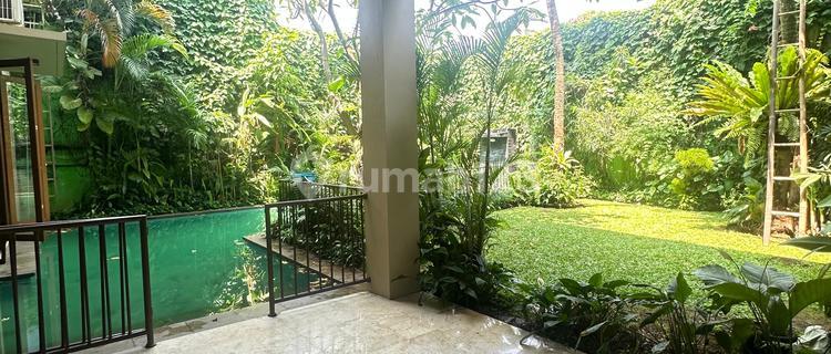 Rumah Mewah di Kemang 4 Kamar Tidur, Compound Aman  1