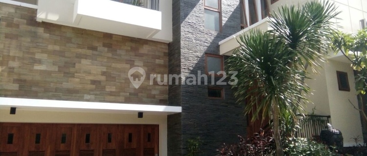 Rumah Mewah di Kemang, 4BR, Pool Dan Garden Dalam Compound 1