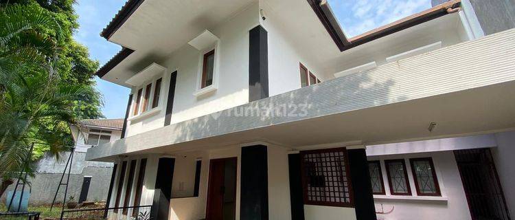 Rumah Sewa 2 Lantai di Patra Kuningan, 3 Kt, 4 Km, Semi Furnished 1