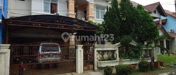 Luxury 5-Bedroom House in Raffles Hills Cibubur with CCTV, Direct Negotiation Available 1