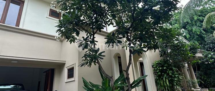 Rumah 2 Lantai Kemang, Compound Pribadi, Kolam Renang, Taman 1