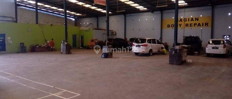 DI JUAL  
BENGKEL / WORKSHOP 
KARAWANG BARAT TELUKJAMBE 
LT  : 2.400 M2  Tingkat
Area Parkir : 95 Mobil
 1