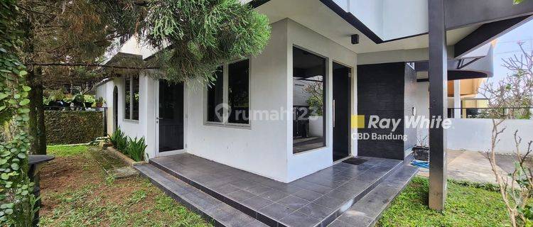 Rumah cantik Semi Furnished Siap Huni di Cigadung - Bandung 1