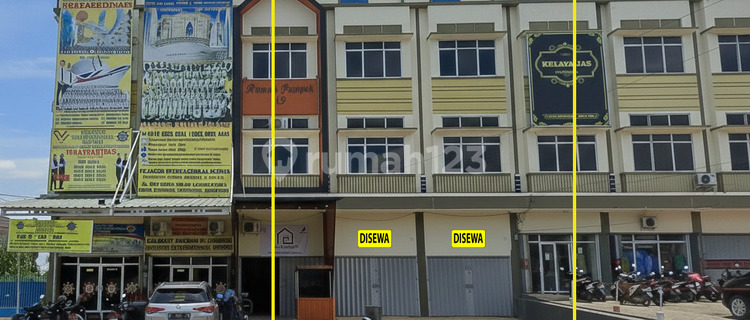 Rent a 3-Story Shop House by the Roadside on Pramuka Street 1