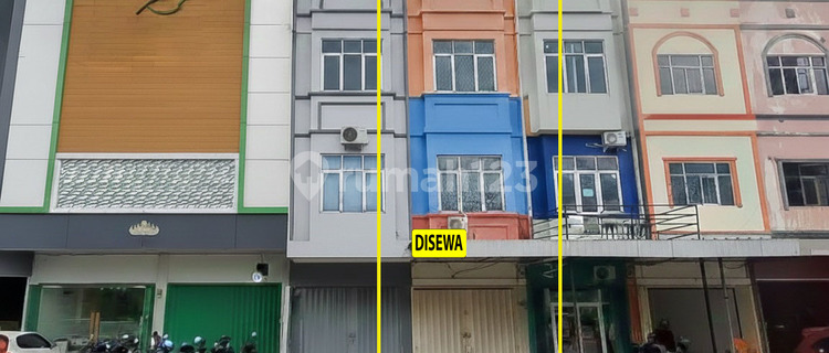Rent a 3-Story Shop House on the Side of Antasari Road 1