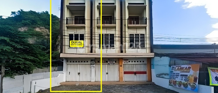 Sell 3-Story Shop House in Front of Mall Beside Yos Sudarso Road 1