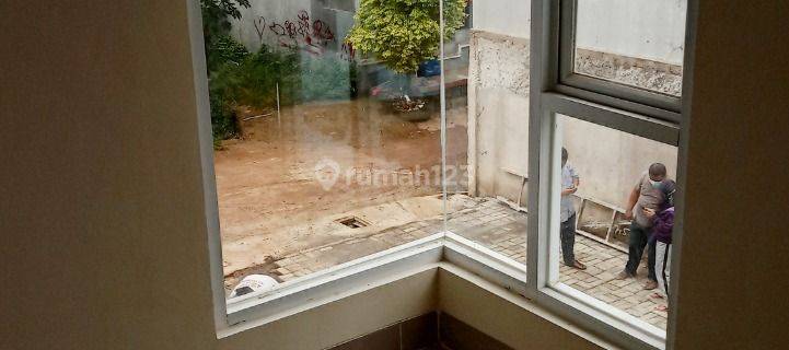 Rumah Eksekutif 2 Lantai SHM Gratis Biaya Biaya Surat Bebas Banjir Lokasi Strategis  1
