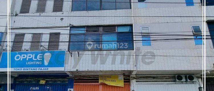 Ruko Tengah Kota 3 Lantai Strategis di Sudirman Cocok Untuk Kantor Dan Usaha 1