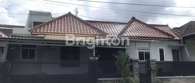 rumah besar dan cantik  sudah full renovasi di perumahan wika 1