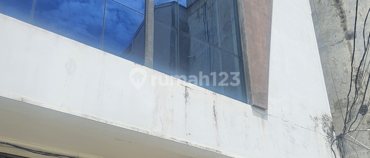 4-Storey Shop House in Downtown Balikpapan Suitable for Offices 1