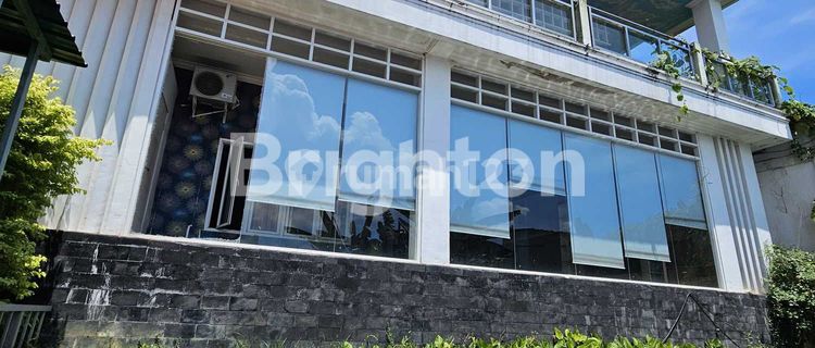 large house city view in the center of balikpapan city 1