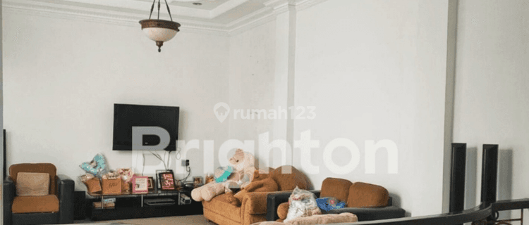 Rumah Full Furnished Cemara Hijau, Shm, 3,5 Lantai 1