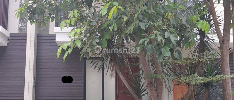 Disewakan Rumah Siap Huni Northwest Lake Citraland Surabaya  1