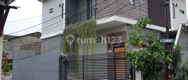2-Story House on Jl. Lombok, Customs Complex, North Jakarta 1