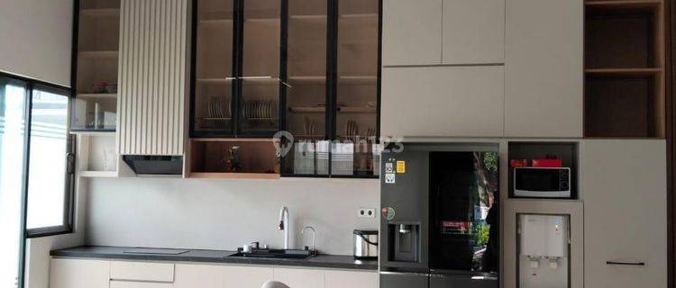 Dijual Rumah Alam Sutera 2 Lantai Semi Furnish Ada Pool 1