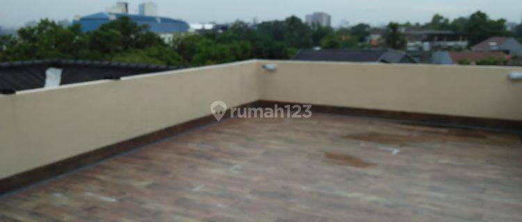 Rumah 3 Lantai Bagus Furnished SHM di Senayan Jakarta Selatan, Jakarta Selatan 1