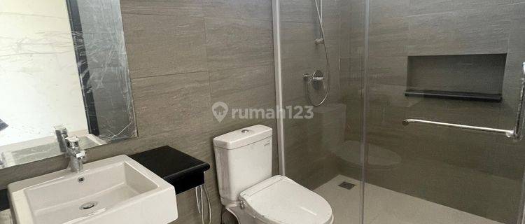 Rumah 2 Lantai Bagus Semi Furnished SHM di Pantai Indah Kapuk, Jakarta Utara 1