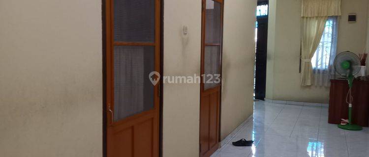 Rumah Luas Bertingkat di Jembatan Dua Semi Furnished  1