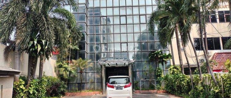 Gedung Kantor di Kemayoran 3 Lantai Ada Gudang Dan Tanah Kosong Posisi Di Pinggir Jalan Raya 1