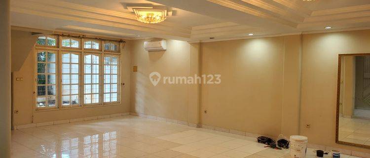 Rumah Luas Dan Nyaman 10x20 Sudah Direnovasi Semi Furnished Terletak Di Komplek Perumahan Pluit Mas 1