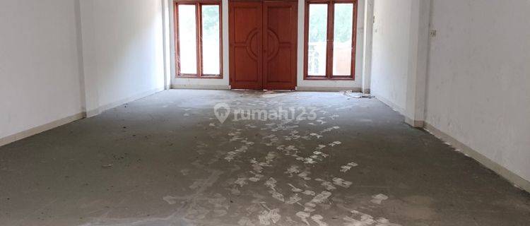 Ruko Gandeng Jelambar Bentuk Ngantong Terletak Di Jalan Utama 1
